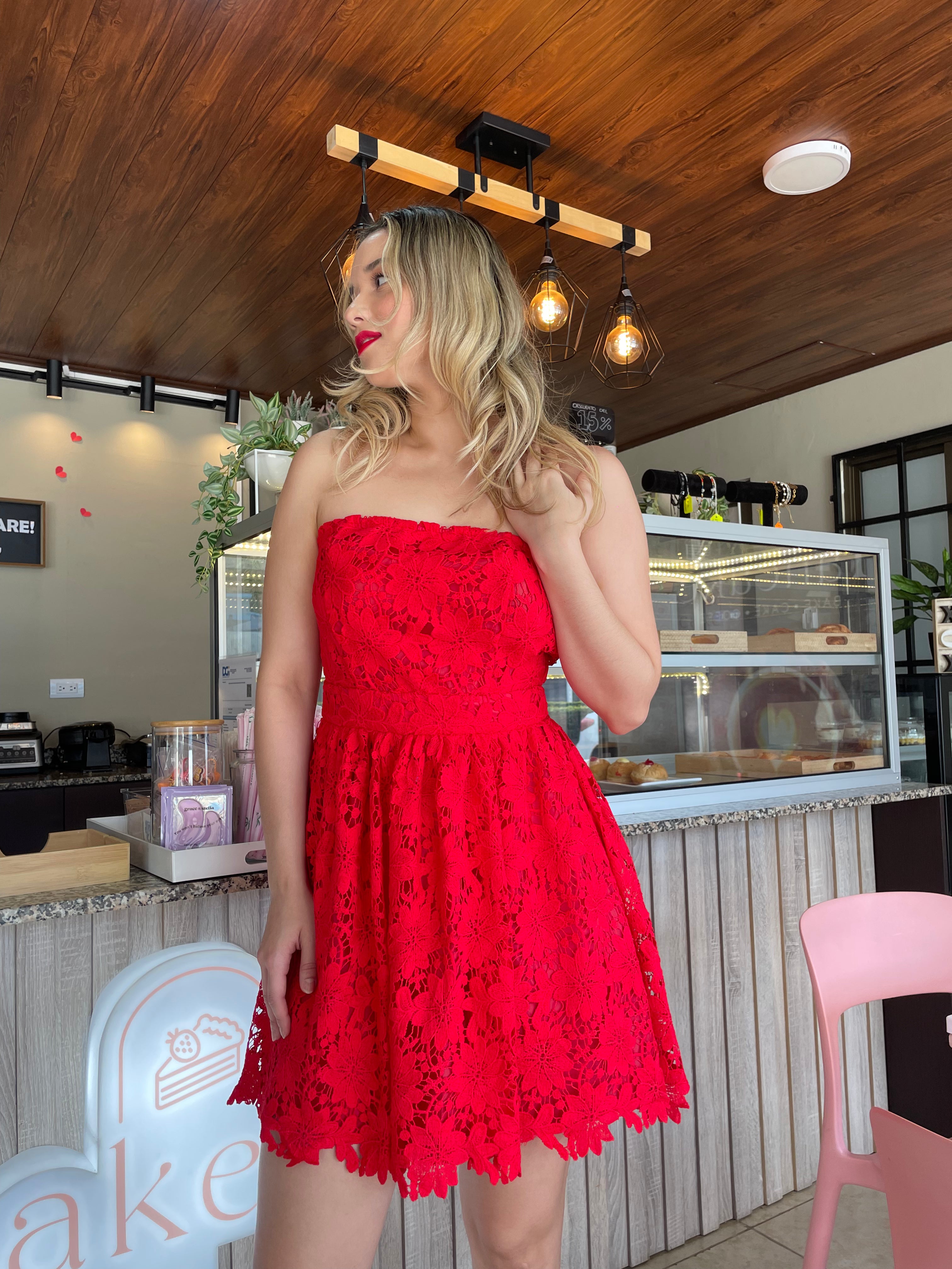 Vestido de encaje rojo